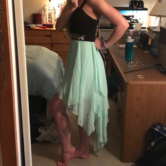 High-low flowy dress 👗 - Picture 2 of 8